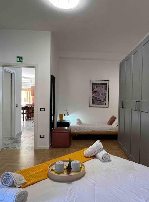 Casa vacanze 3 Fermate Dal Colosseo - Elena - 50 M Da Metro Garbatella Roma
