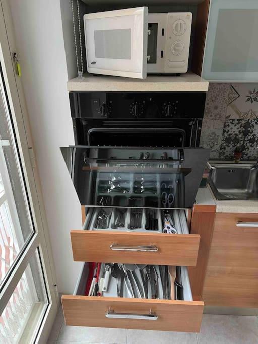 Casa vacanze 3 Fermate Dal Colosseo - Elena - 50 M Da Metro Garbatella Roma